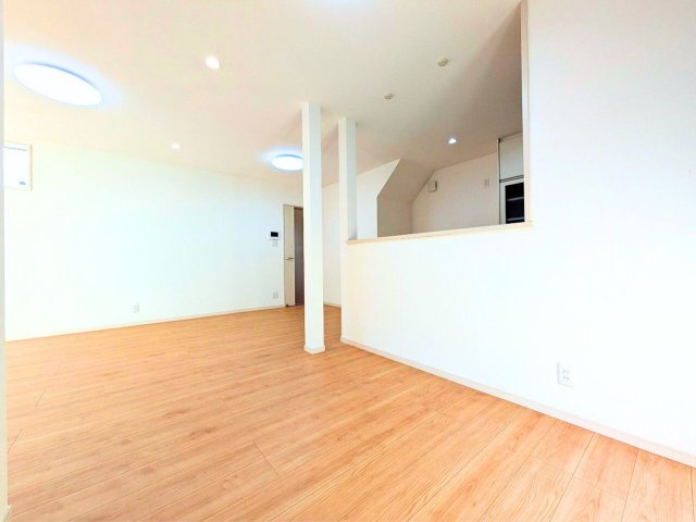 松山市越智２丁目の中古一戸建の居間・リビング|                                                  