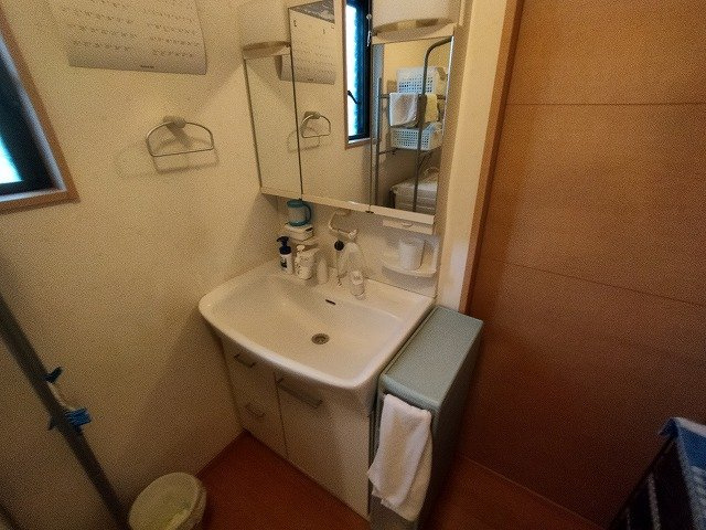 鷹子町戸建ての洗面所|スペースが確保できる洗面所です