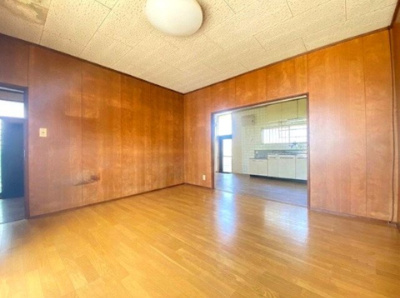 【居間・リビング】 | 福津市若木台4丁目戸建 | 掲載写真はAI加工済みです。写る家具・家電は売買対象外です。現況を優先します。