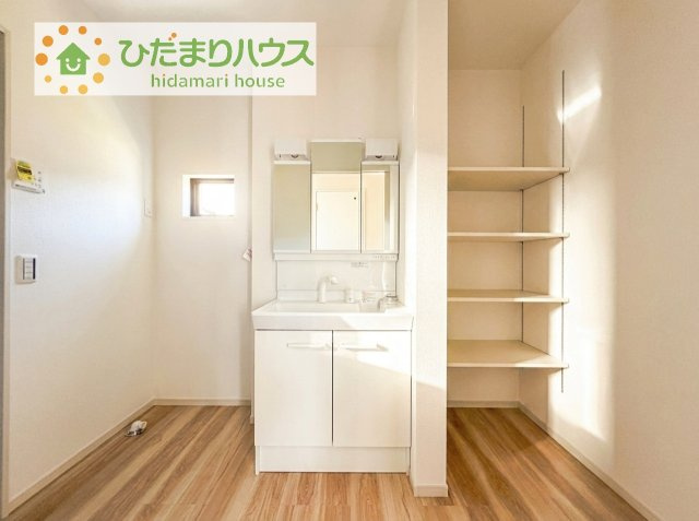 【独立洗面台】 | つくば市東光台2期　新築戸建　1号棟 | ゆったりとした洗面所には物入れを完備！タオルや洗剤をしまえます(^^)/