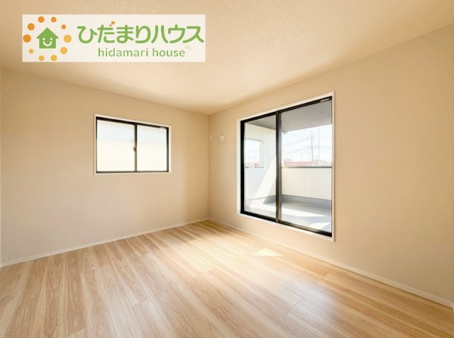 【寝室】 | つくば市東光台2期　新築戸建　1号棟 | バルコニーに面していて、たっぷり光りの入る明るい主寝室です！