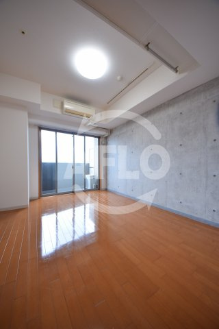 大阪プレステージアコモデーションの洋室|大阪プレステージアコモデーション　開放感のあるリビングです。