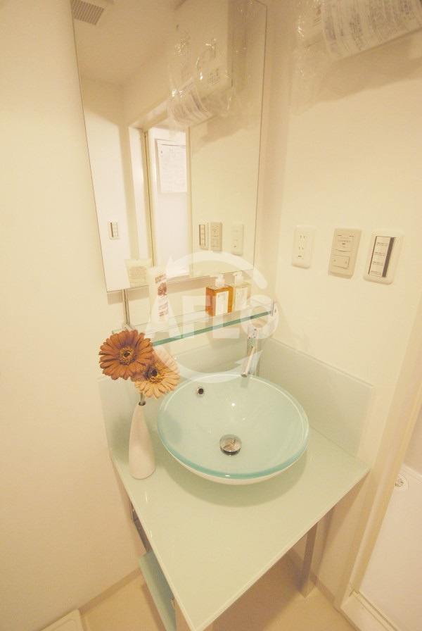 大阪プレステージアコモデーションの独立洗面台|大阪プレステージ谷町アコモデーション　デザイン洗面台
