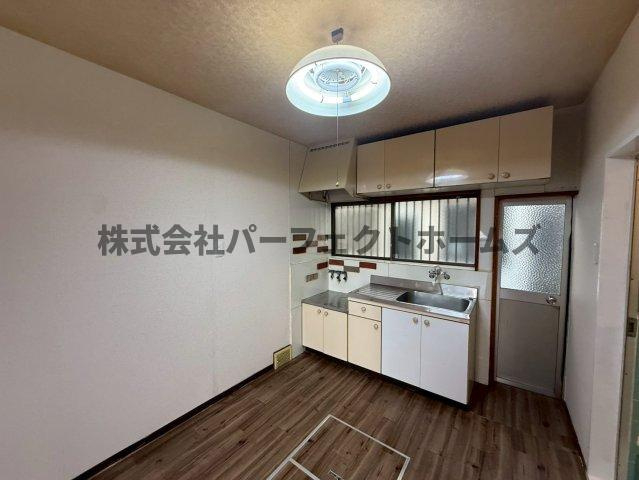高野道1丁目戸建　賃貸の居間・リビング|ゆったりとした居間です