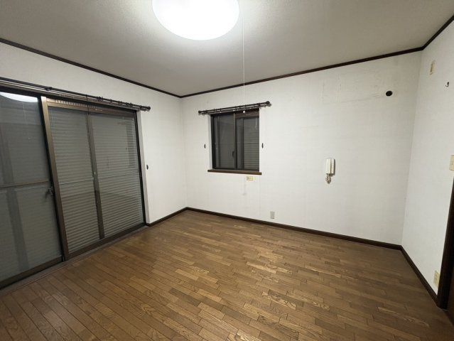西岡本七丁目　中古戸建の洋室