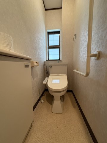 西岡本七丁目　中古戸建のトイレ