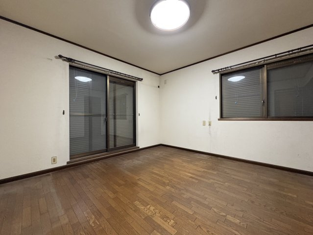 西岡本七丁目　中古戸建の洋室