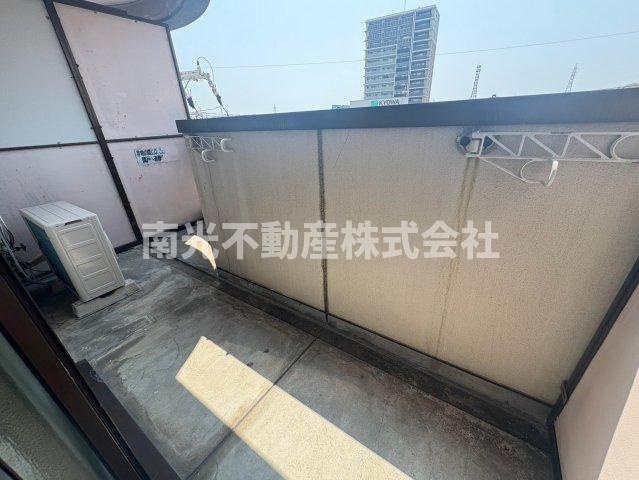 ベルジュネスのバルコニー