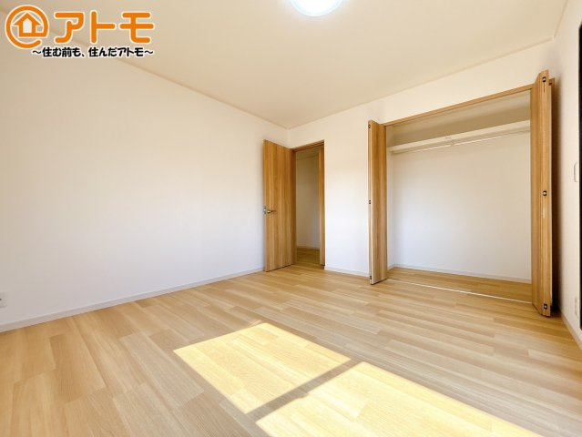 【寝室】 | 沼津市大岡　中古一戸建て | 毎日すごす部屋の広さや陽当りも気になるポイントですね！現地で体感してみてください♪