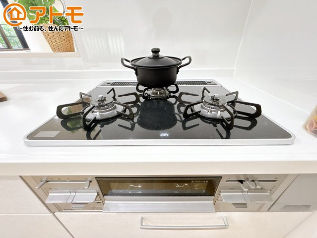 【設備】 | 沼津市大岡　中古一戸建て | ３口コンロは使い勝手がよくお料理も楽しくなりそうです♪