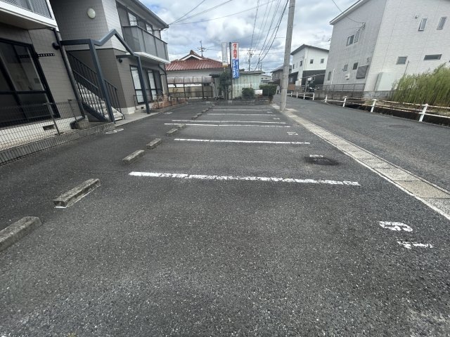 ティファニーDの駐車場