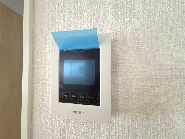 モニターインターフォンがあれば突然の来訪者でも安心です（3号棟）