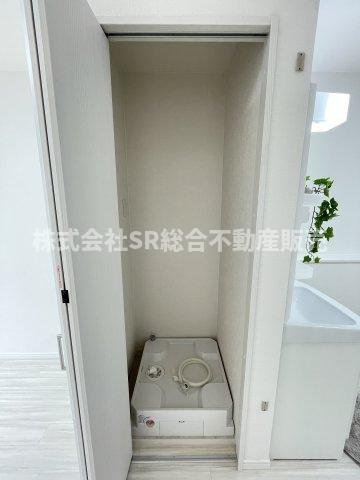 御厨2丁目中古戸建のランドリースペース|室内洗濯機置場有♪来客時にサッと隠せるようにドアが付いてます！
