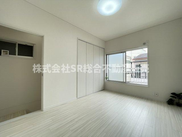 御厨2丁目中古戸建の寝室|3F　5.5帖。落ち着いた雰囲気で寝室にいかがでしょうか？