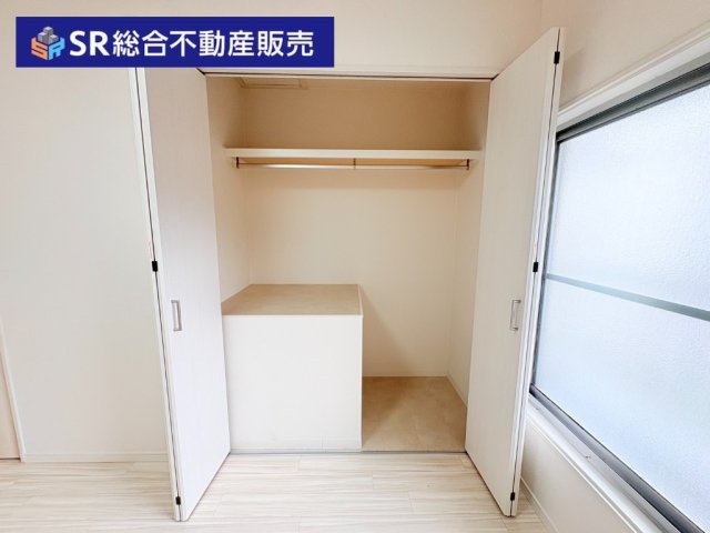 御厨2丁目中古戸建の居間・リビング|キッチン、洗面台が近くにあり便利なLDKスペースです！