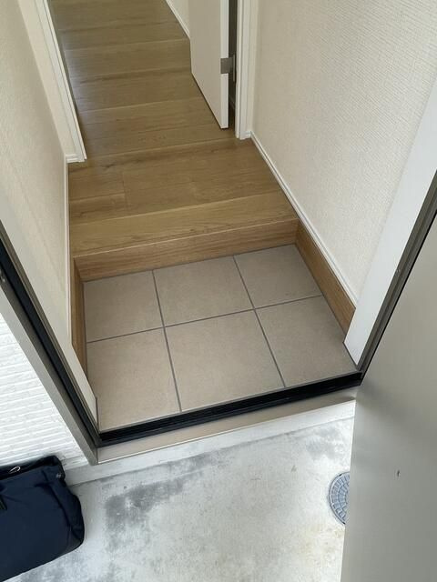 鎌ケ谷市南初富１丁目のアパートの玄関