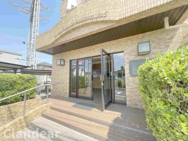 ライオンズマンション金町第5のエントランス|ドキドキの新生活も、安心してスタート。ぴったりの住まいを見つけませんか？クランディアが一緒に住まい選びをサポートします‼　まずは、お気軽にお問合せください　＃クランディア