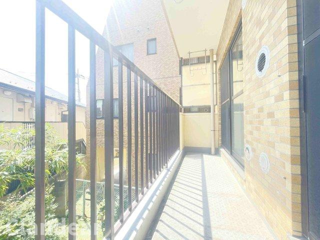 ライオンズマンション金町第5のバルコニー|ドキドキの新生活も、安心してスタート。ぴったりの住まいを見つけませんか？クランディアが一緒に住まい選びをサポートします‼　まずは、お気軽にお問合せください　＃クランディア