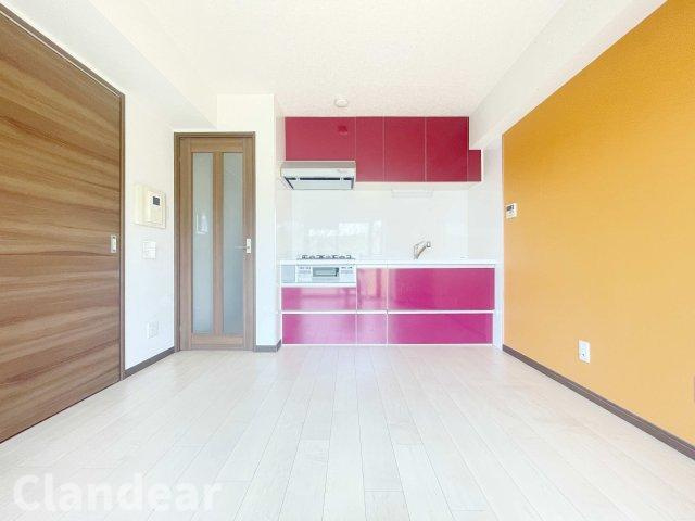 ライオンズマンション金町第5の居間・リビング|ドキドキの新生活も、安心してスタート。ぴったりの住まいを見つけませんか？クランディアが一緒に住まい選びをサポートします‼　まずは、お気軽にお問合せください　＃クランディア