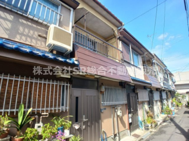 稲田本町1丁目中古テラスハウスの外観|一から借主を探す必要がなく収益を得られるのが大きなメリットです♪