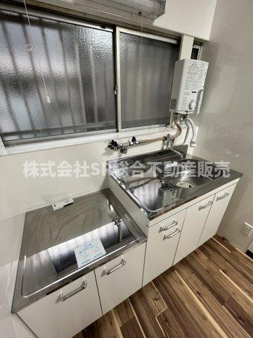 稲田本町1丁目中古テラスハウスのキッチン|使いやすいキッチンです