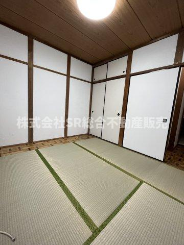 稲田本町1丁目中古テラスハウスの和室|畳の上でゆっくりとくつろげる和室です