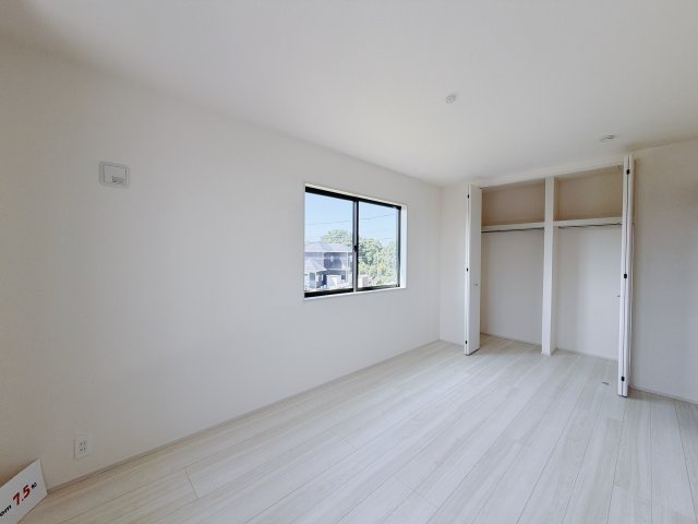 【新築戸建】安中市板鼻　の洋室|■2階洋室（3号棟）｜ナチュラルカラーの床です。模様替えなどとても楽しく工夫できます♪陽当たり、風通しもとても良いので毎日快適な生活スタートです！子供部屋にも良いですね♪