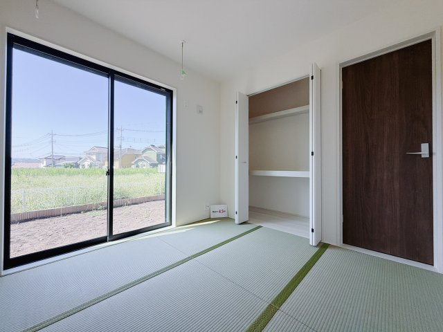 【新築戸建】安中市板鼻　の和室|■1階和室（3号棟）｜和室を書斎にしたり、冬にはコタツを敷いて家族みんなで年越しをするのもいいですね。家族みんなのお気に入りの空間になります♪