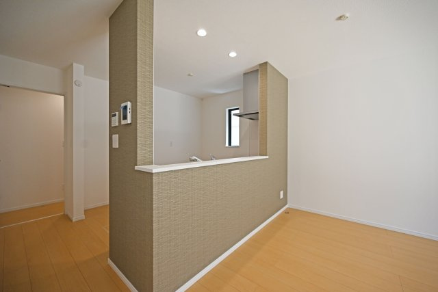 ハートフルタウン東園田町3丁目新築一戸建て全6区画│3LDK+駐車2台可 のキッチン|ご家族とのコミュニケーションが取りやすい対面キッチンは、配膳や片付けもスムーズで、家事動線にも優れた設計となっています。