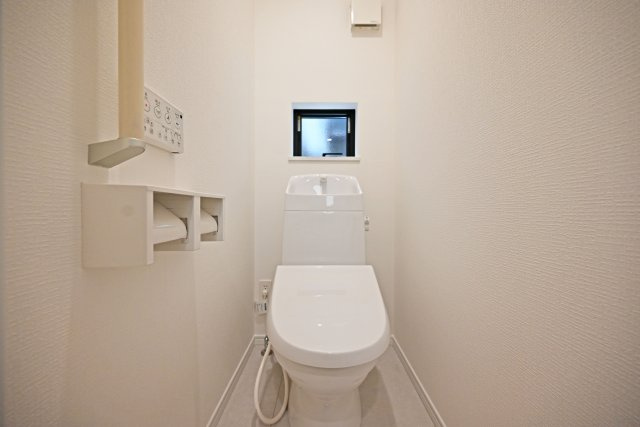 ハートフルタウン東園田町3丁目新築一戸建て全6区画│3LDK+駐車2台可 のトイレ|1・2階に1か所ずつウォッシュトイレを導入しています。