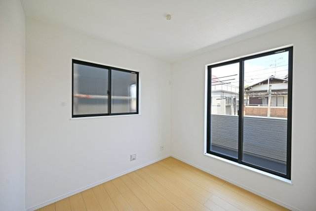 ハートフルタウン東園田町3丁目新築一戸建て全6区画│3LDK+駐車2台可 の子供部屋|-洋室5帖(2F)-
お子様のお部屋にも適した、明るく快適な洋室です。