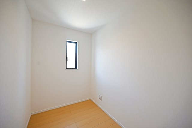 ハートフルタウン東園田町3丁目新築一戸建て全6区画│3LDK+駐車2台可 のその他|-フリールーム(2F)-
書斎や趣味のお部屋など、多用途に活用できるフリールームです。
