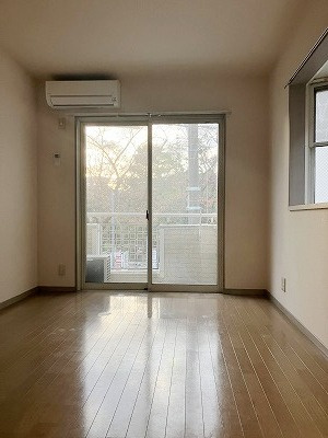 ドミトリ駒沢の居間・リビング