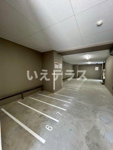 ディアレイシャス湊川公園の駐車場