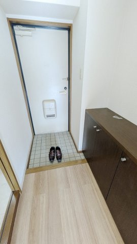 ガーデンHATANOの玄関