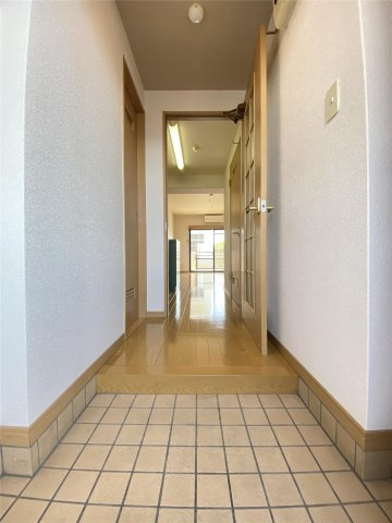 フォレストハイム新屋敷の玄関