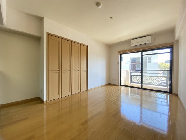フォレストハイム新屋敷の居間・リビング