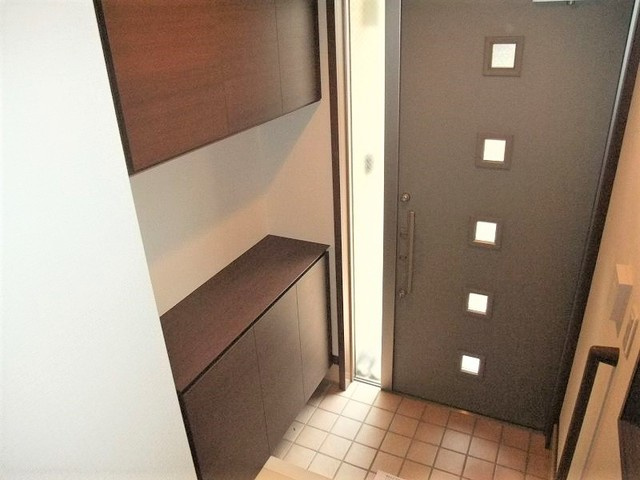 ステュディオ洗足の玄関|落ち着いた玄関です