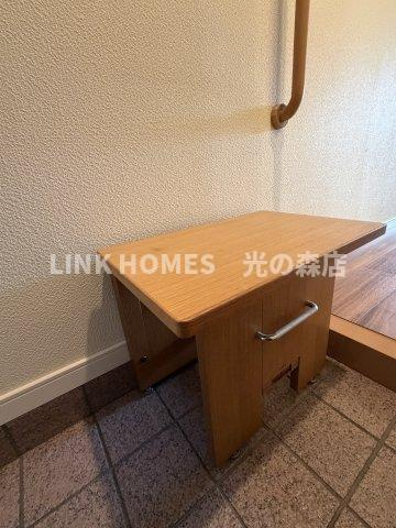 菊池郡菊陽町光の森６丁目の賃貸マンションのその他|靴を履く際に椅子にすわってゆっくり履けます！