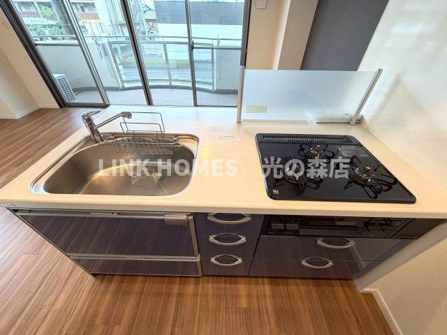 菊池郡菊陽町光の森６丁目の賃貸マンションのキッチン|コンパクトなキッチンで掃除もラクラク