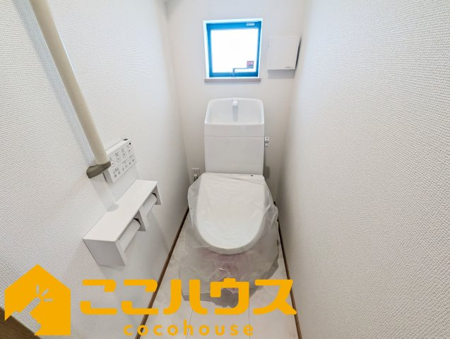 浦添市牧港1丁目332番　新築戸建て　全2棟　A号棟のトイレ|高機能トイレ