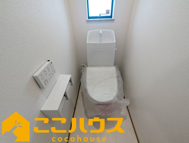 浦添市牧港1丁目332番　新築戸建て　全2棟　A号棟のトイレ|2階トイレ