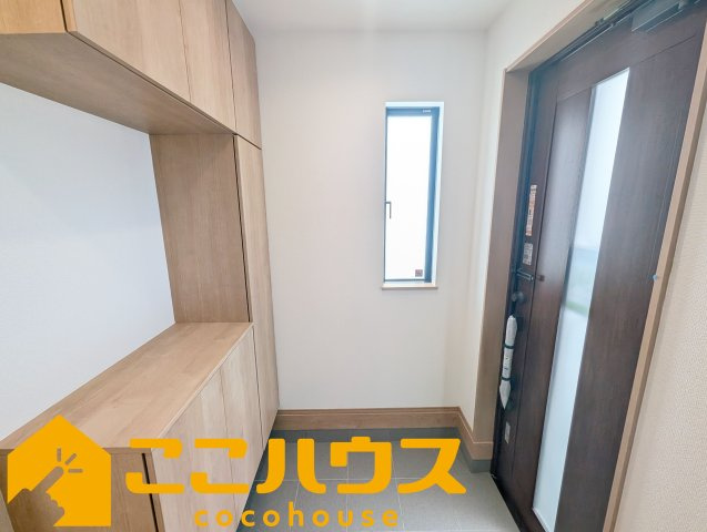 浦添市牧港1丁目332番　新築戸建て　全2棟　A号棟の玄関|玄関