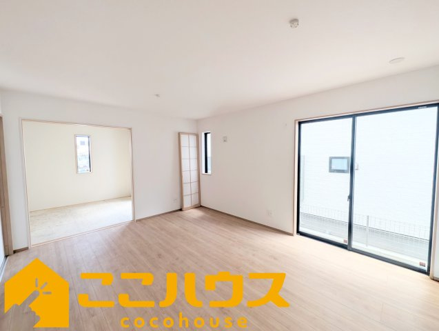 浦添市牧港1丁目332番　新築戸建て　全2棟　A号棟の居間・リビング|LDK15.5帖