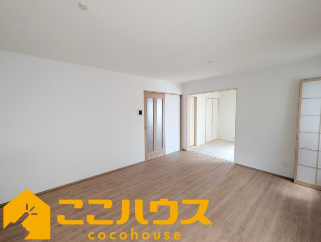 浦添市牧港1丁目332番　新築戸建て　全2棟　A号棟の居間・リビング|LDK15.5帖
