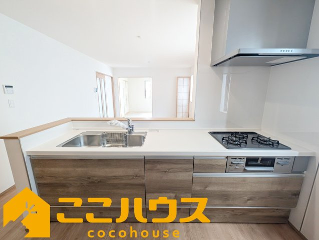 浦添市牧港1丁目332番　新築戸建て　全2棟　A号棟のキッチン|家事のしやすいシステムキッチン