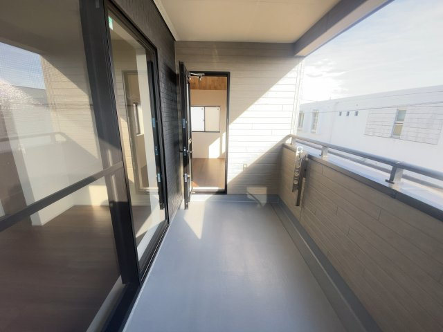 うるま市勝連南風原2期（全3棟）のバルコニー|※同仕様写真です　