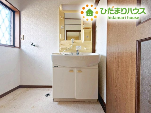 Grace Living いわき｜常磐上湯長谷町釜ノ前　中古戸建の独立洗面台|洗面からお化粧まで！忙しい朝の準備にぴったりな洗髪洗面化粧台付き(^^♪