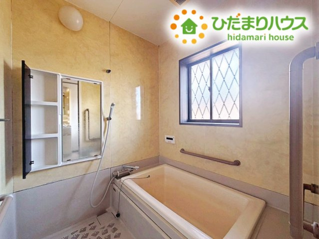 Grace Living いわき｜常磐上湯長谷町釜ノ前　中古戸建の浴室|何歳まで一緒に入ってくれるだろうか・・・。
広いお風呂は、お子様と一緒に入るバスタイムがより楽しくなります。