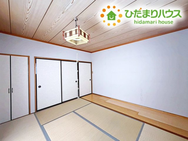 Grace Living いわき｜常磐上湯長谷町釜ノ前　中古戸建の寝室|主寝室は広々していて安らげる空間に。大きな窓から光が差し込み、朝の目覚めも良さそう♪